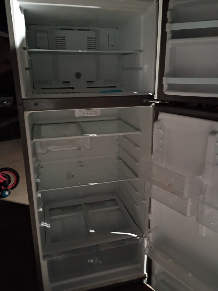 Refrigerator 