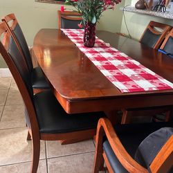 Juego comedor mesa con 6 sillas de madera y piel