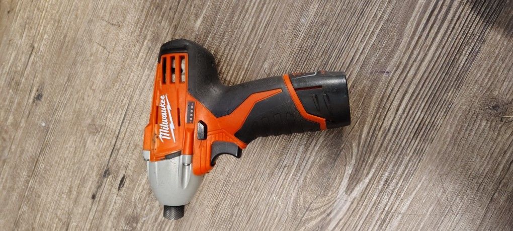 Milwaukee
M12 12V Lithium-Ion Cordless 1/4 in. Hex Impact and battery