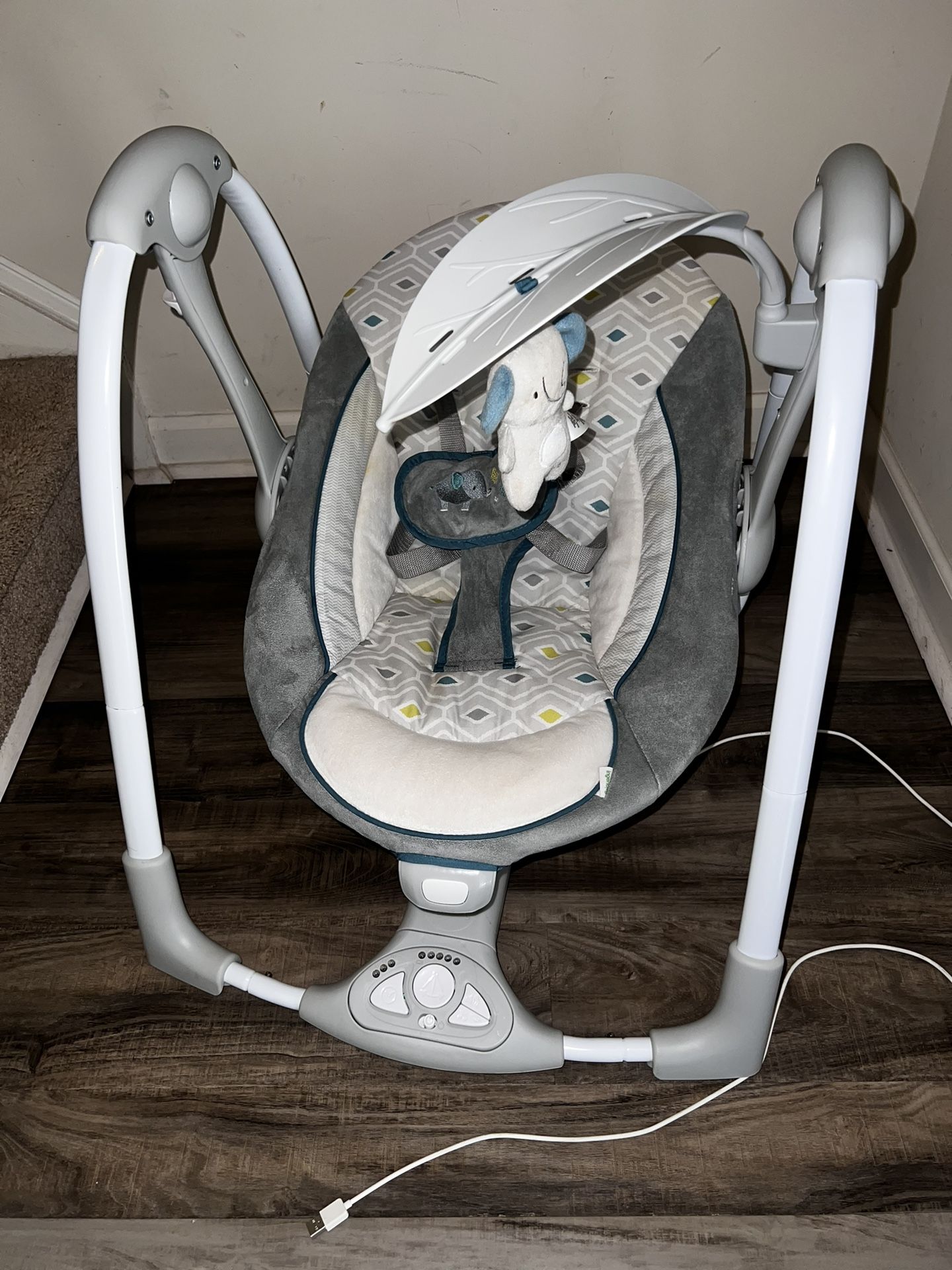 Baby Swing (Win For SAH Moms)