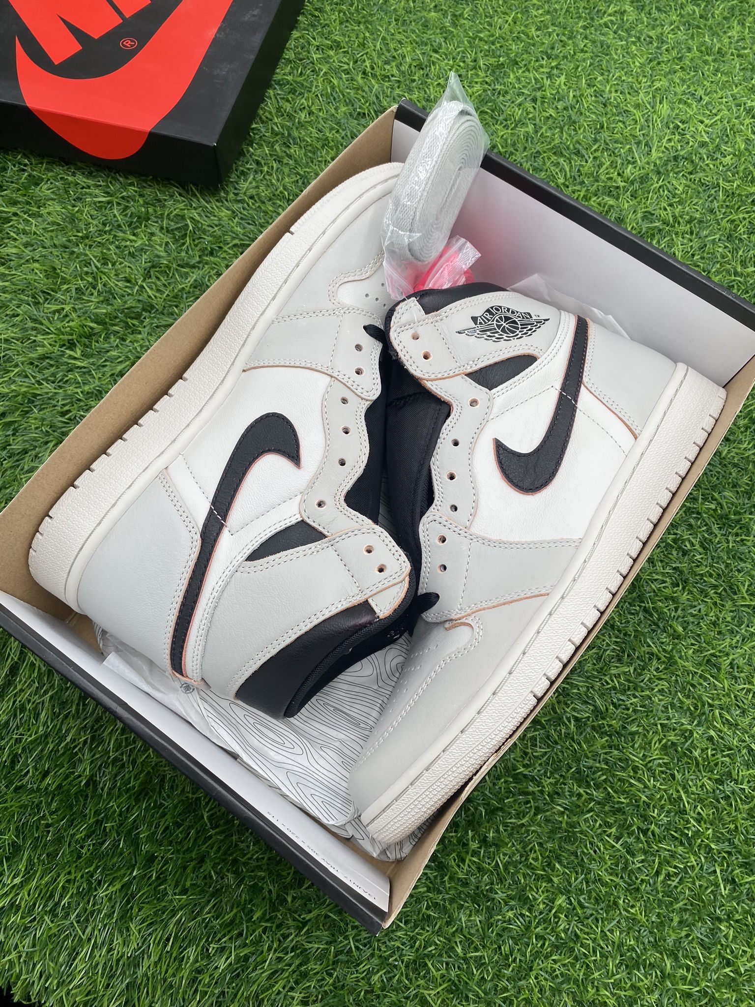 New Jordan 1 X SB “NYC To Paris” Size 9M