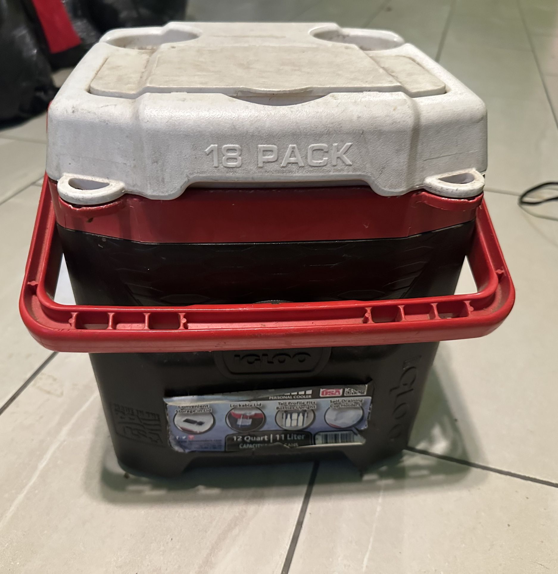 Igloo Small Cooler Red / Hielera