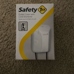 Safety 1st Outlet Cover with Cord Shorterner (Quantity 7)