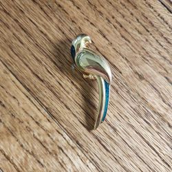 Vintage Jewelry Brooch Signed Liz Claiborne Enamel Parrot Bird Gold Tone Pin