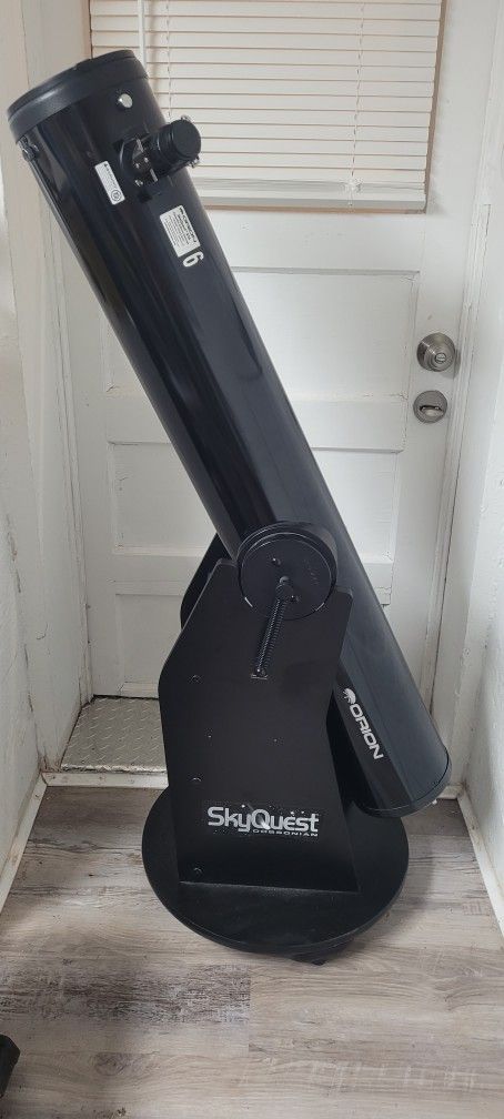 Orion SkyQuest XT6 Classic Dobsonian Telescope w/ Accessories