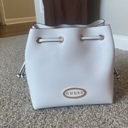 GUESS white purse 