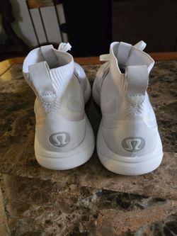Lululemon Womans 8.
