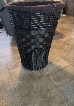 Wicker laundry basket