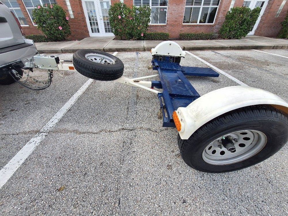 2020 Master Tow Car Dolly With SURGE BRAKES.  Heavy-Duty Tilts and Swivels TRAILER HAULER