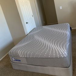 QUEEN SEALY POSTUREPEDIC HYBRID MATTRESS AND FREE BOX SPRING