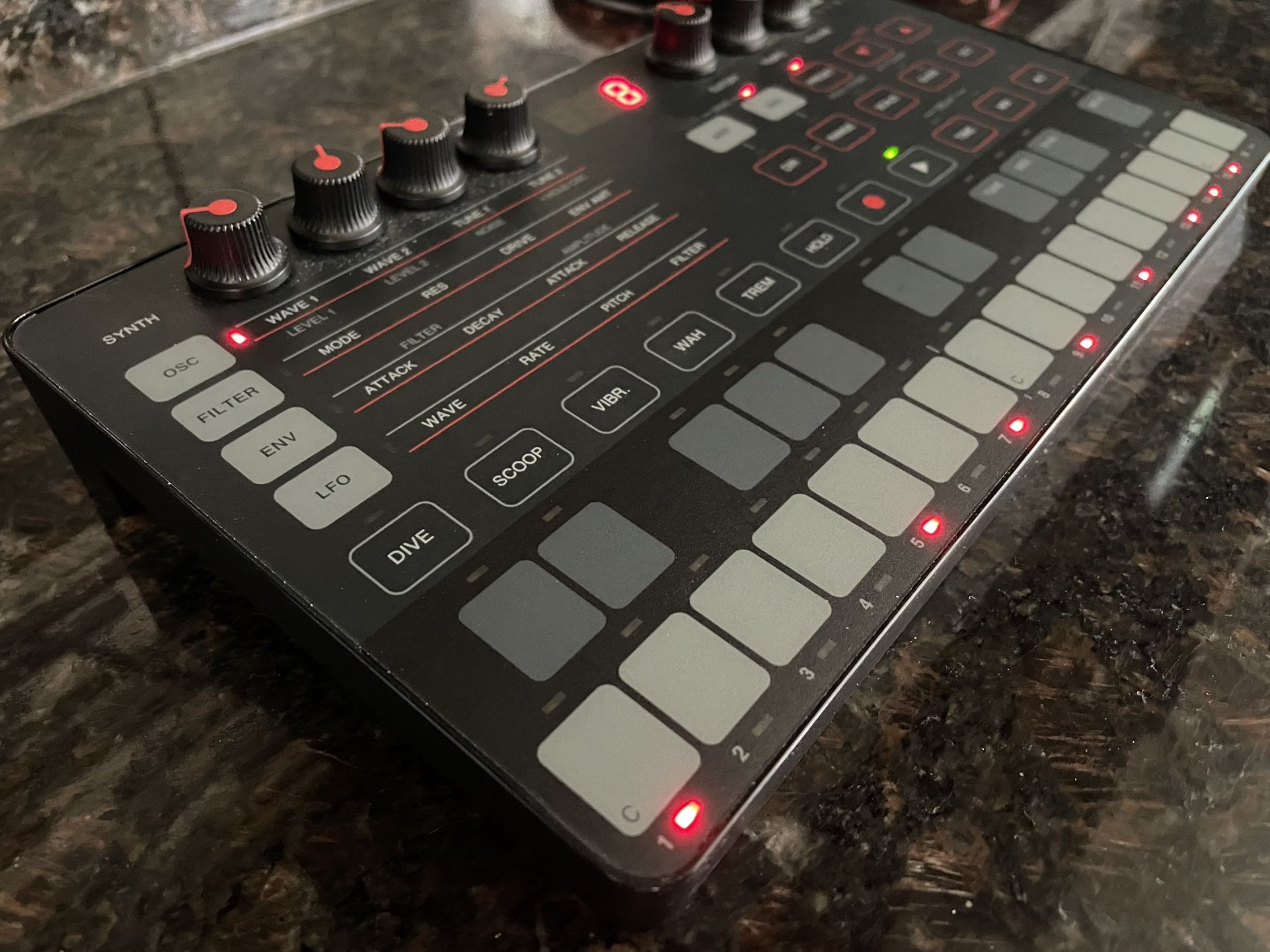 Like New Uno Analog Synthesizer Synth With Software