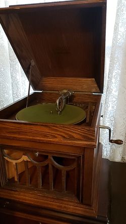 Starr Antique Phonograph Record Player