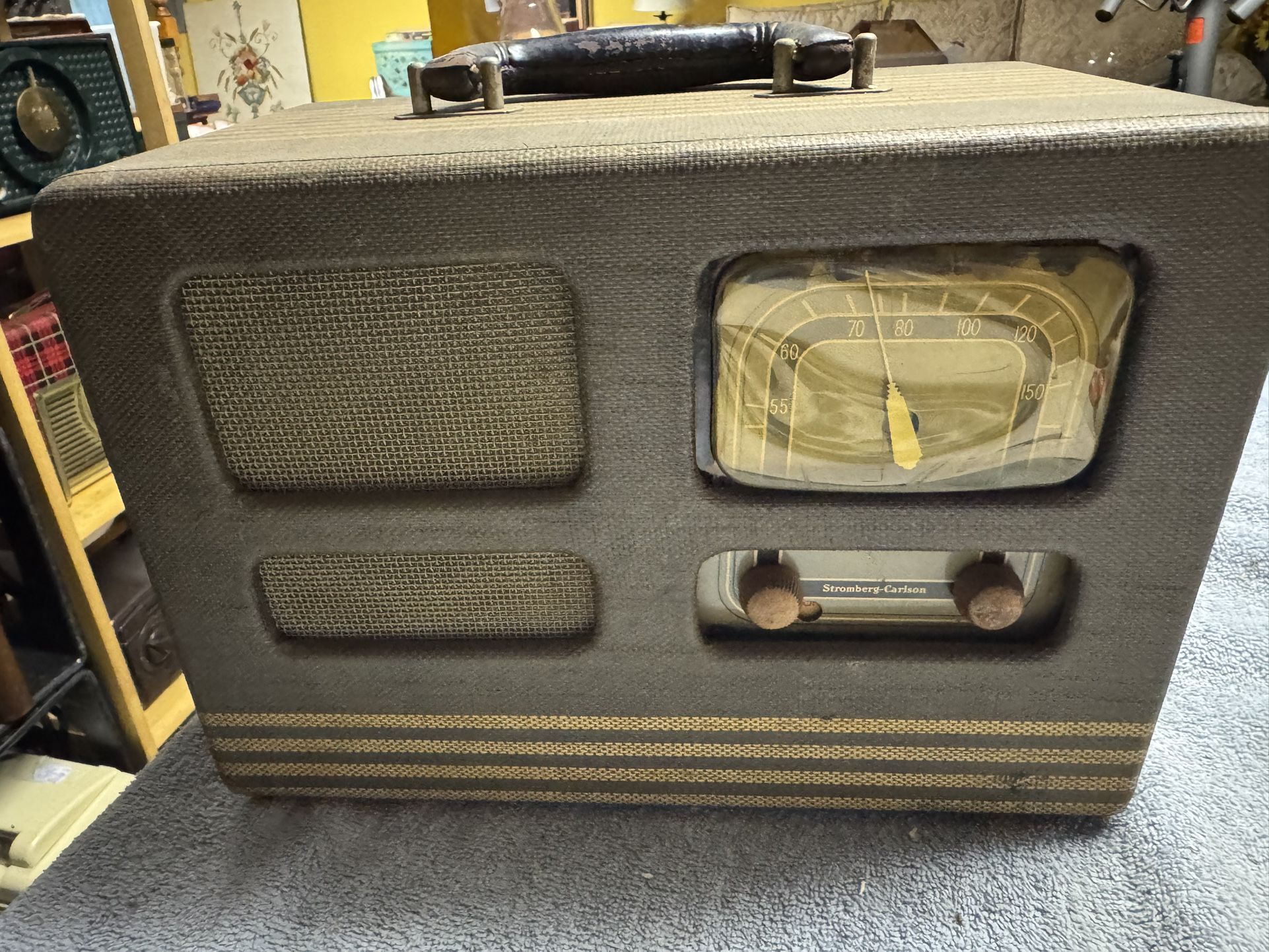 Stromberg Carlson 402H Portable Tube Radio