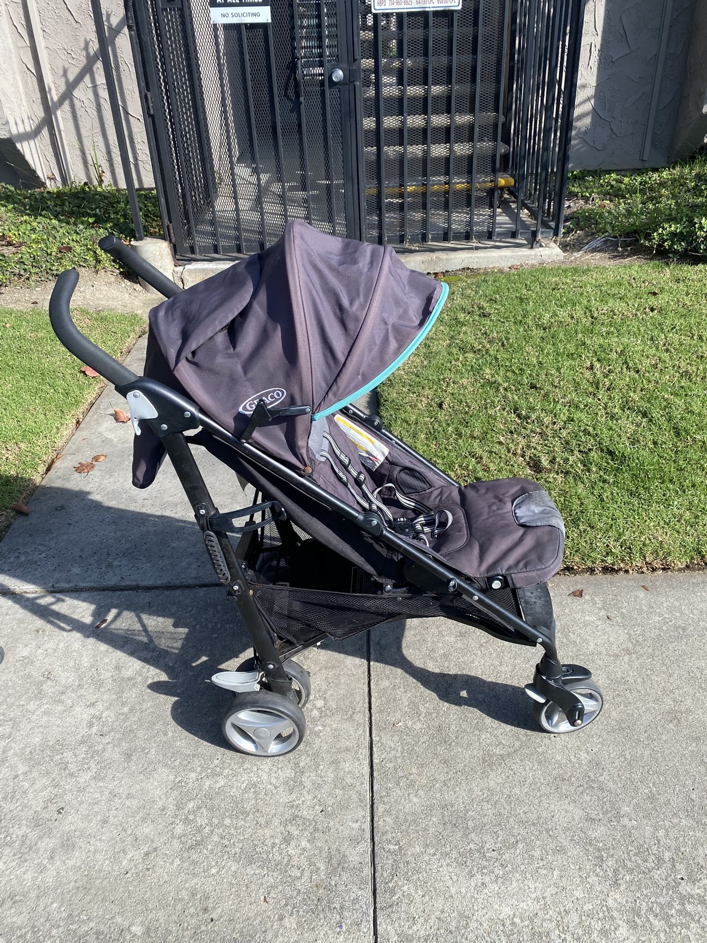 GRACO “BREAZE” Stroller In Excellent Working Condition