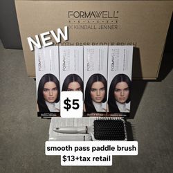 New Kendall Jenner Smooth Pass Paddle Brush $13+tax Retail 