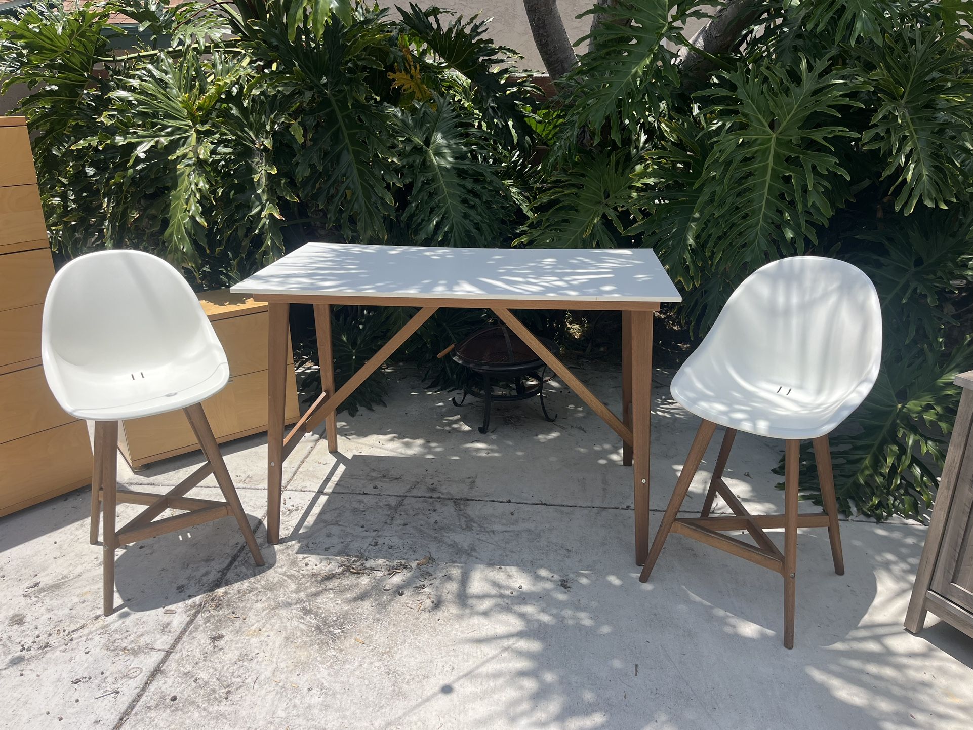 Kitchen Table / Desk and Chairs