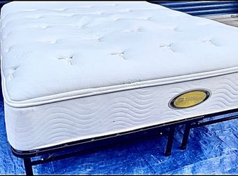 🌙👑 QUEEN Beautyrest Platinum Thick Pillow Top Mattress — Like New | 🚚 DELIVERY AVAILABLE