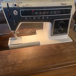 Vintage Singer Diana Sewing Machine