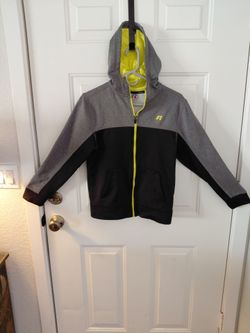 GOOD CONDITION OR BETTER YOUTH XL 14-16 RUSSELL FULL ZIPPER HOODIE WITH FRONT POCKETS $12.00