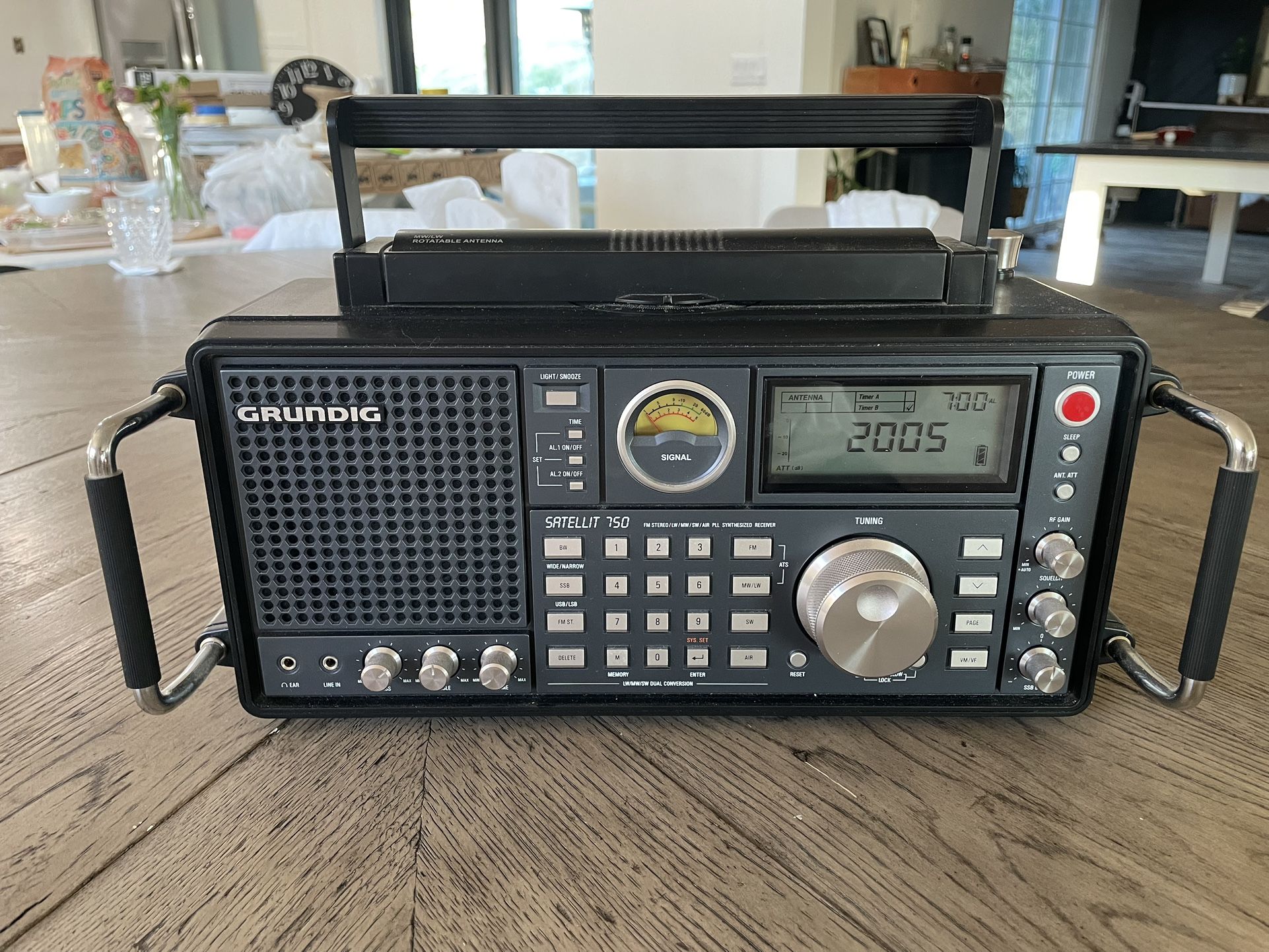 Grundig Satellit 750