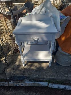 Sweet Vintage Side Table For Little Girls Room Or Bedroom