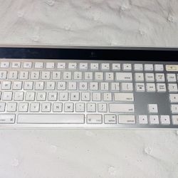 Logitech Wireless Solar Powered Keyboard For Mac (Model K750)