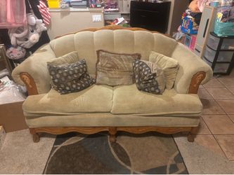 Love seat couch , Free, first come, first serve