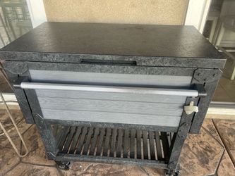 Rolling cooler
