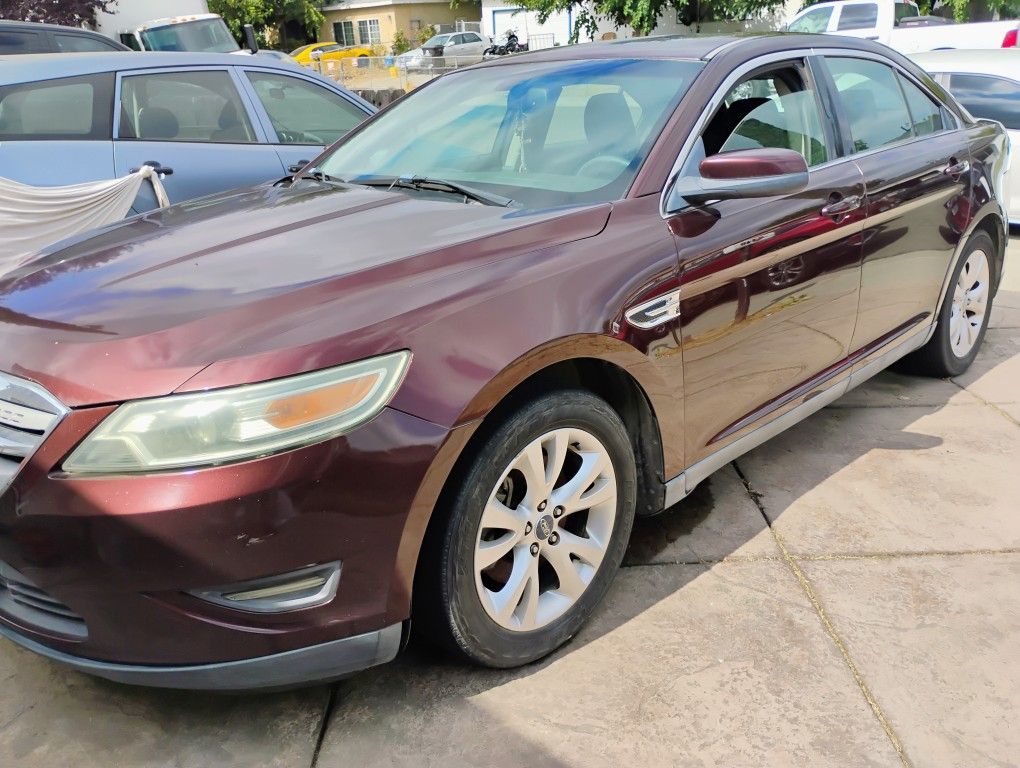 2010 Ford Taurus