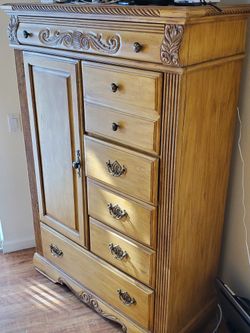 Dresser /Armwar and Headboard