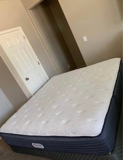 KING BEAUTYREST MATTRESS AND FREE BOX SPRINGS