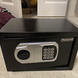 HoneyWell Safe 