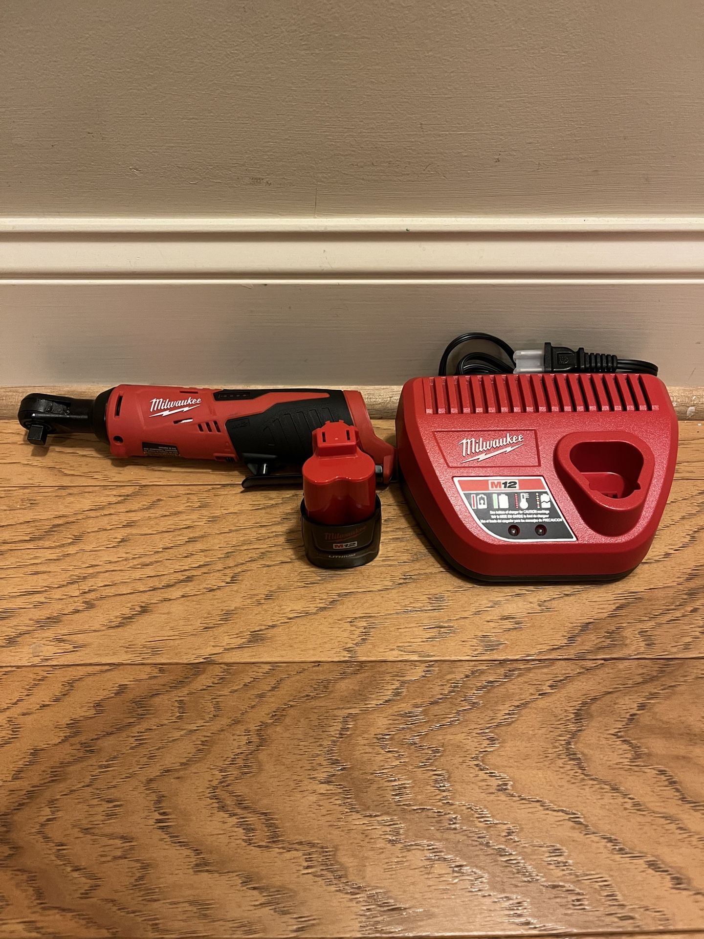 Milwaukee M12 12V 3/8 in. Ratchet, 2.0 Battery & Charger *Brand New*