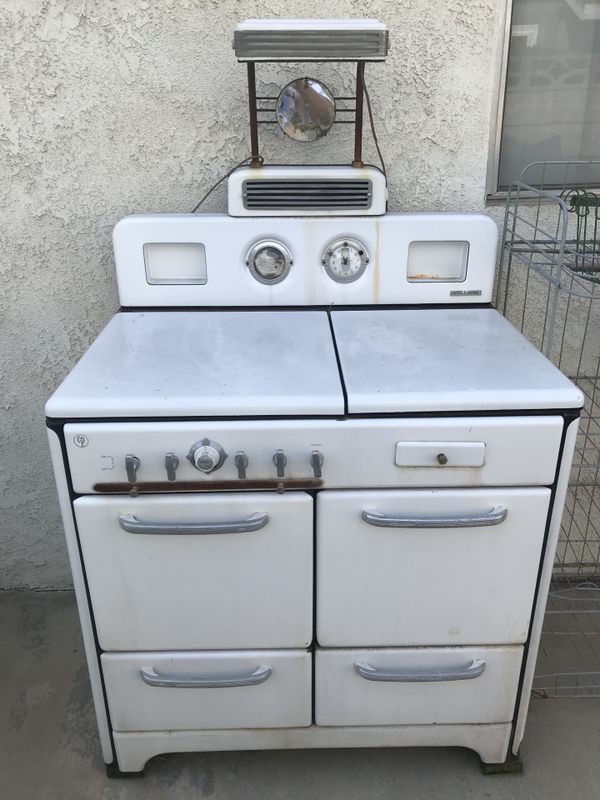 Stove O’Keefe and Merritt it’s from the 1940s for Sale in Fontana, CA