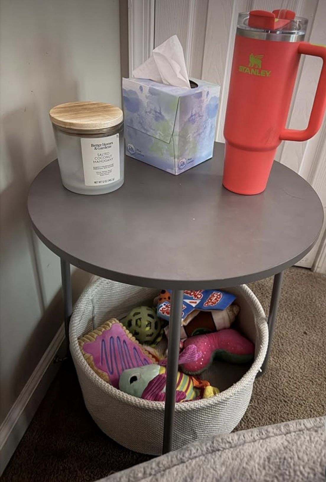 Round Side table with basket