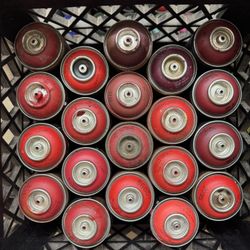 6 Crates : Montana Gold Spray Paint 