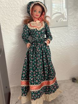1976 Barbie Doll of the World Pioneer Barbie Green Eyes Flower Dress Bonnet
