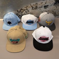 Hats come in a bundle or one by one Hats come in a bundle or one by one