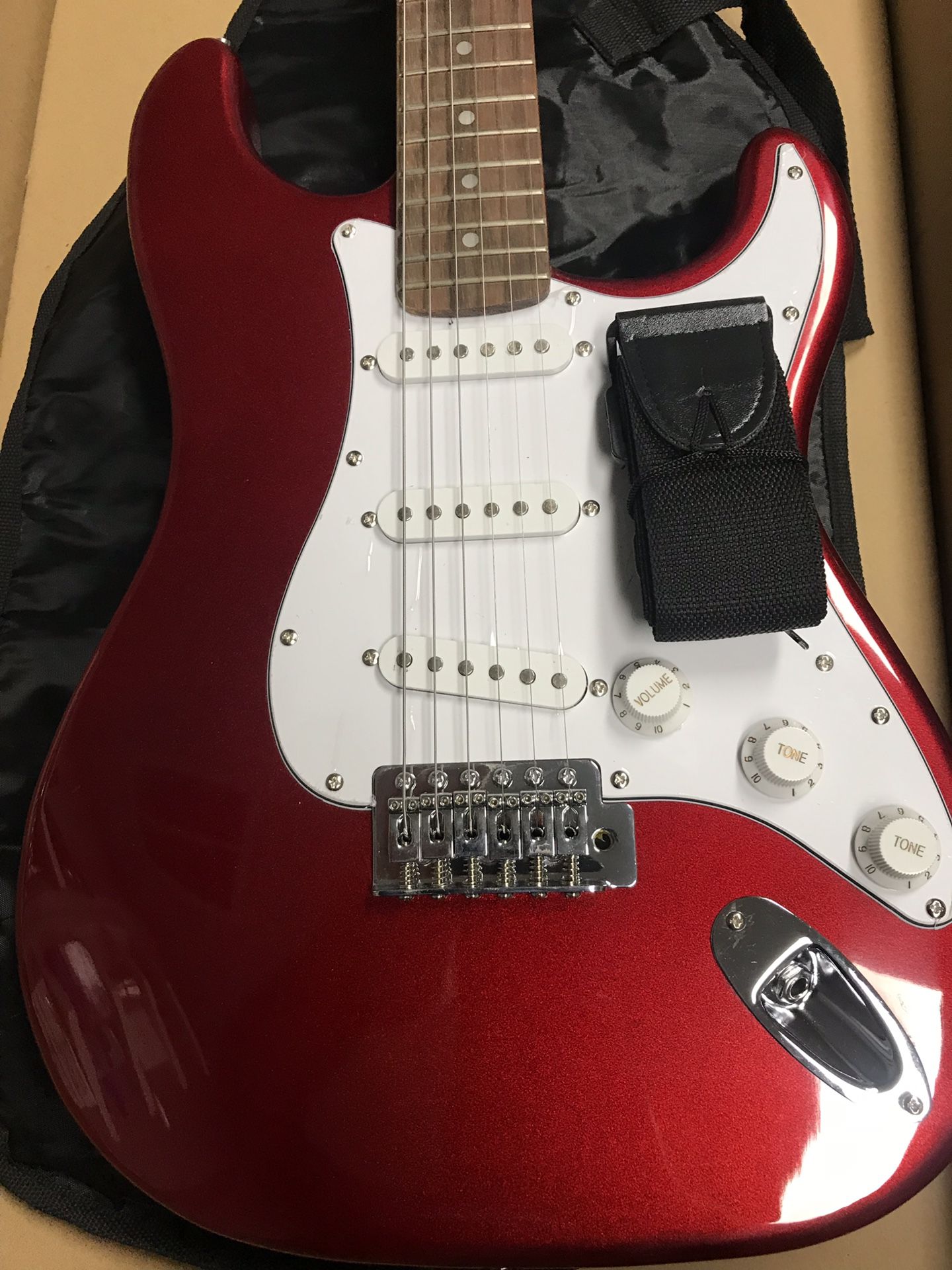 Electric guitar + amplifier +case+ accessories