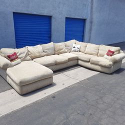 Huge Sectional couch 🛋, very clean 👌