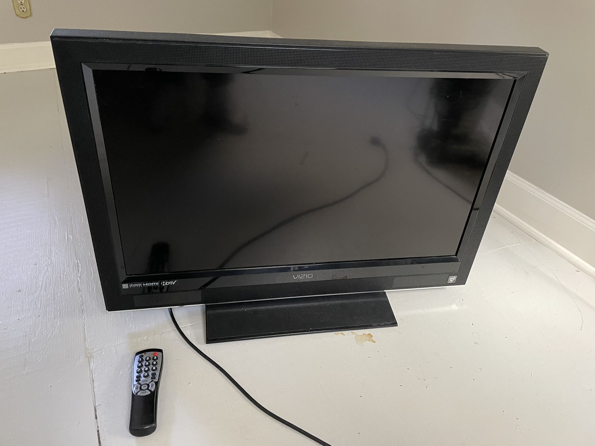 32 Inch Visio TV HDMI W/ Remote
