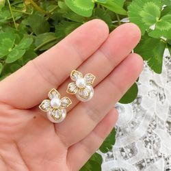 Cubic zirconia shiny Earrings With Pearl 