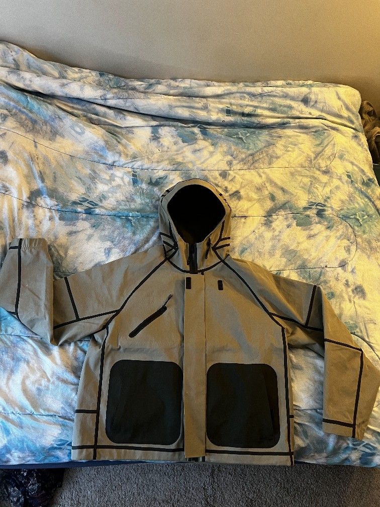 Nike Storm-FIT Tech Hooded Rain Jacket