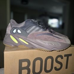 New! Adidas YEEZY Mauve 700  Sz 6.5