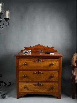 Antique wood dresser/chest