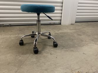 Height adjustable stool