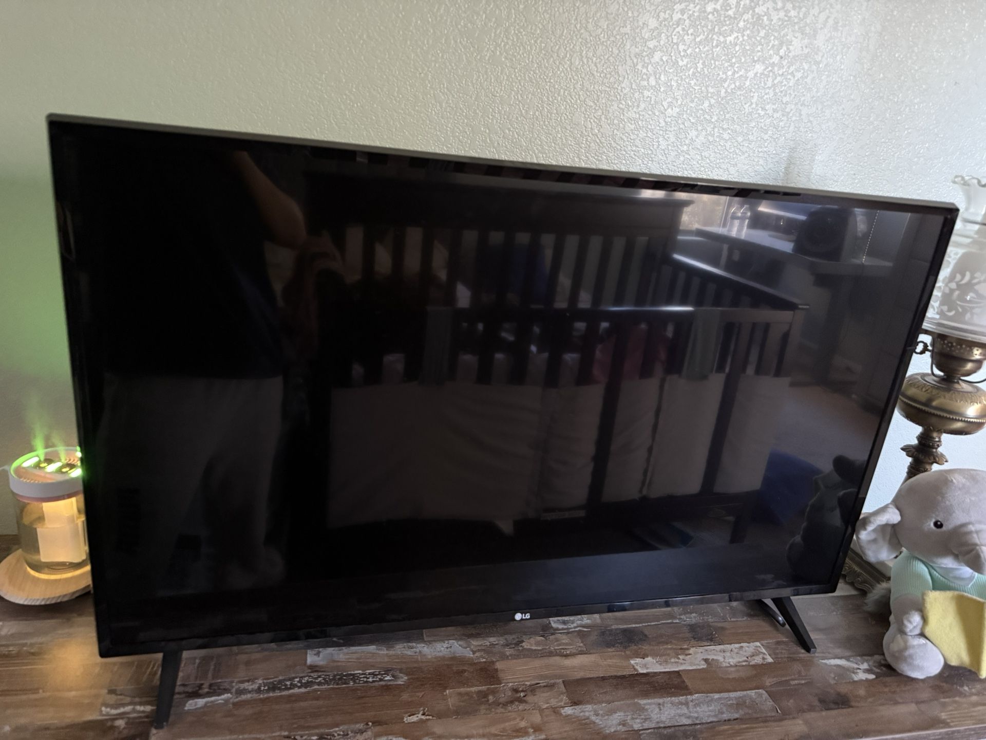 LG 43“ UHD Smart TV Like new，Barely used