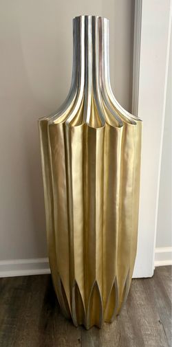 Z gallery floor vase