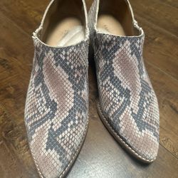 Ladies Shoes Like New 