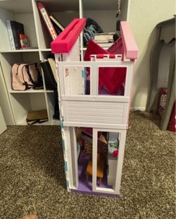 Malibu Barbie dollhouse